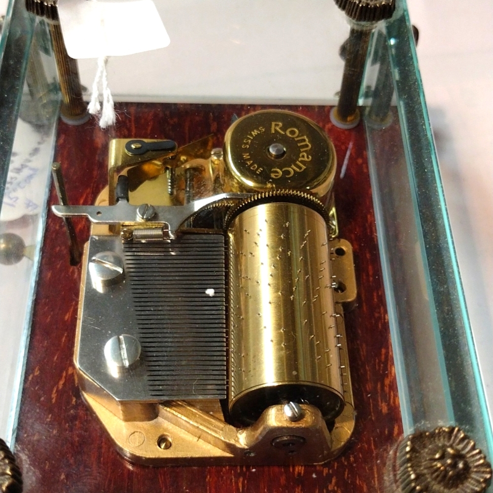 Romance Swiss Made by Reuge Music Box